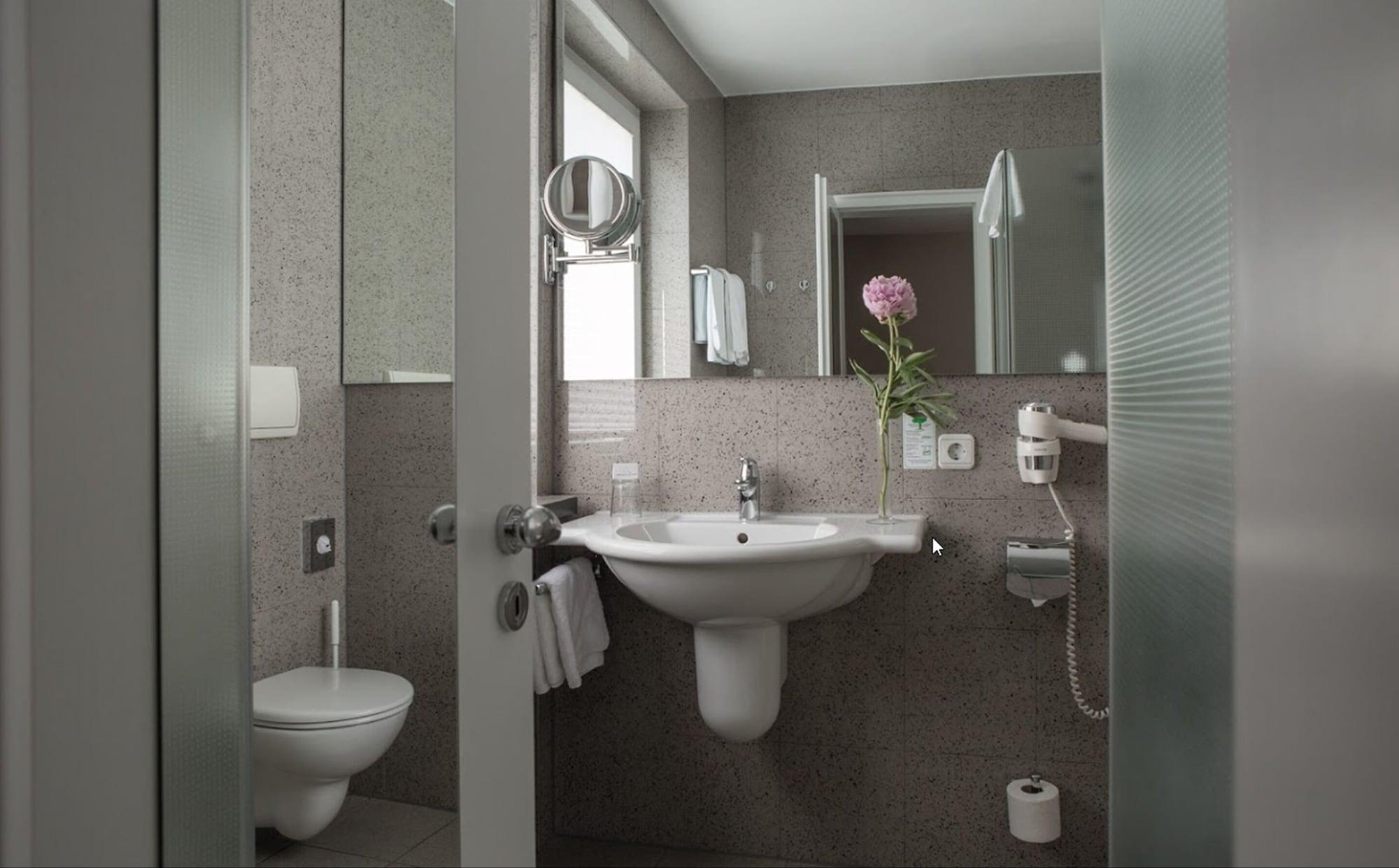 Parkhotel Schmid Adelsried Bagian luar foto