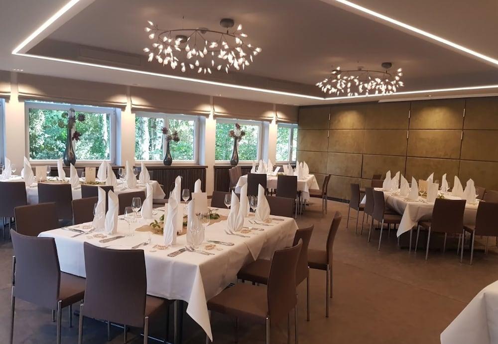 Parkhotel Schmid Adelsried Bagian luar foto