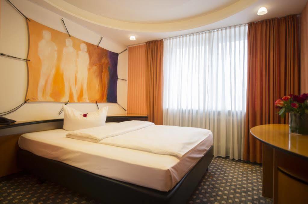 Parkhotel Schmid Adelsried Bagian luar foto